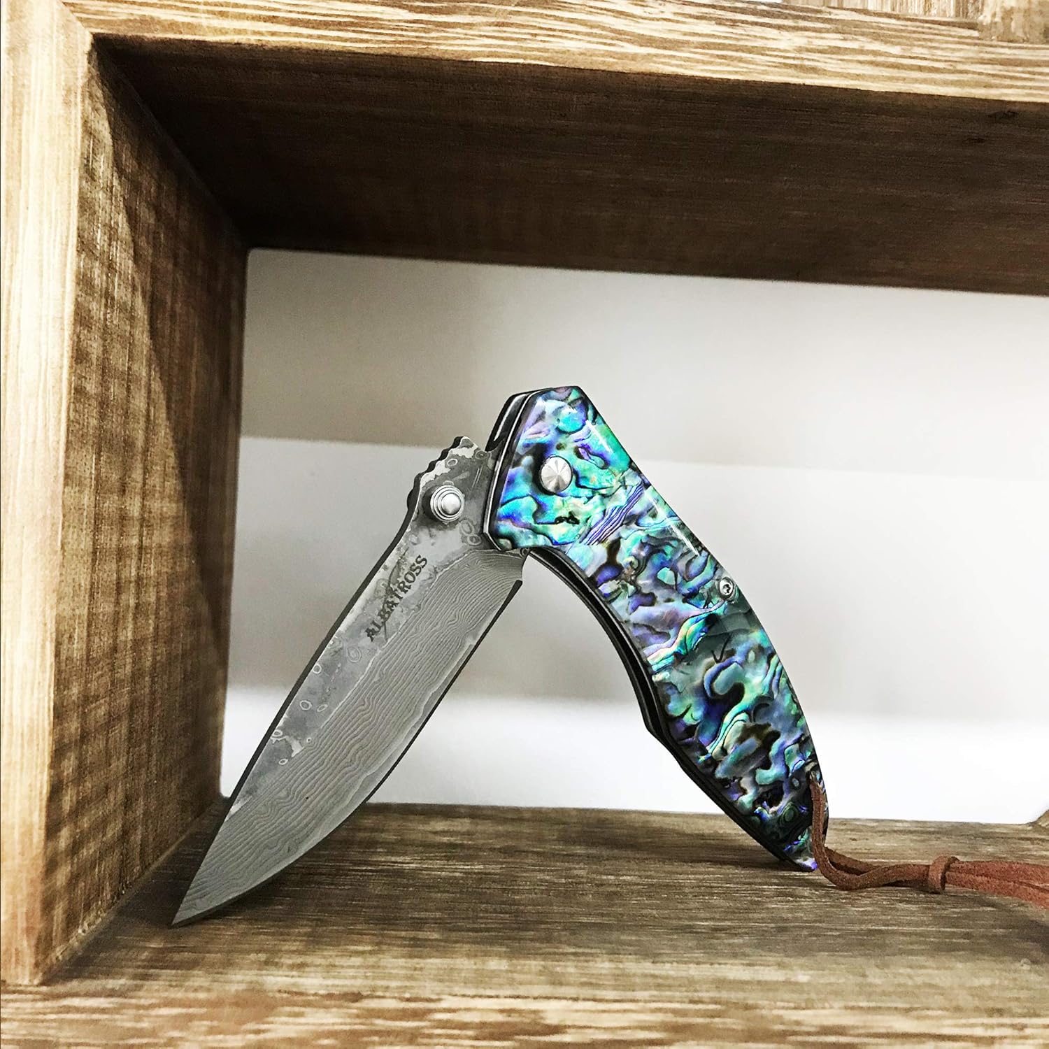 damascus steel blade layered pattern detail